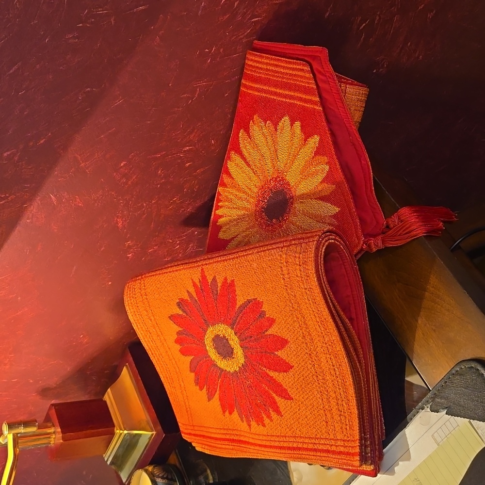 Sunflower Table Runner & 4 Placemats Set - Red/Orange/Gold - NWOT - Picture 2 of 5